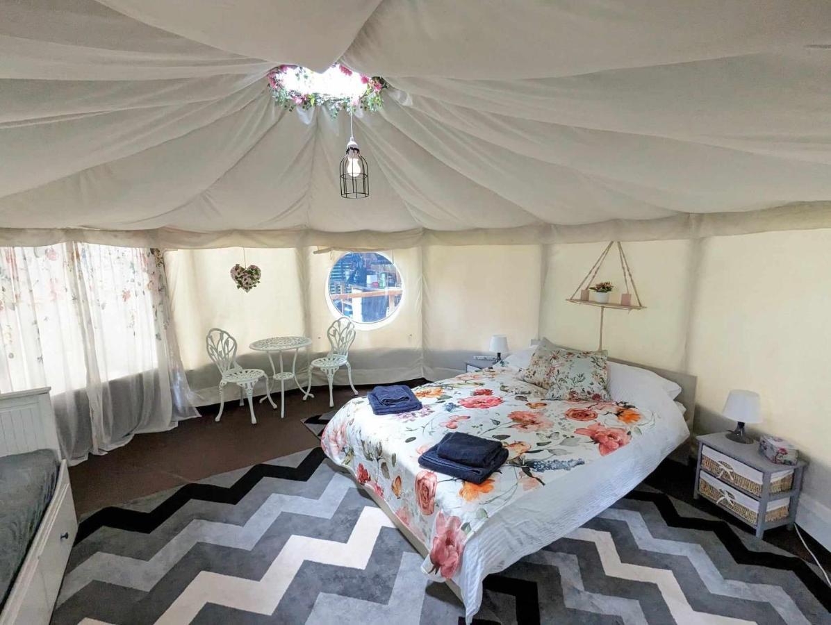 Готель Luxury Glamping @Moulin Des Forges Moutier-Malcard Екстер'єр фото