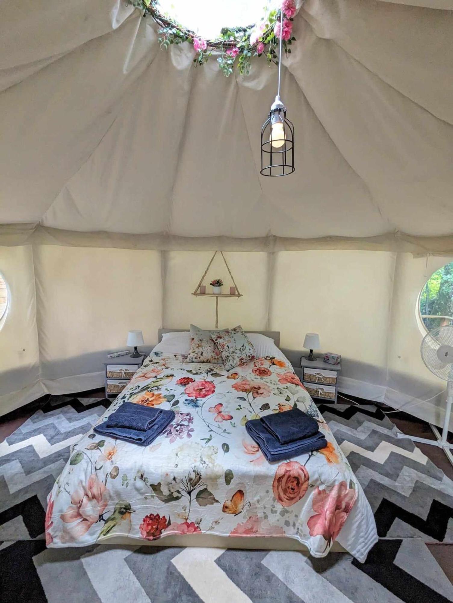 Готель Luxury Glamping @Moulin Des Forges Moutier-Malcard Екстер'єр фото